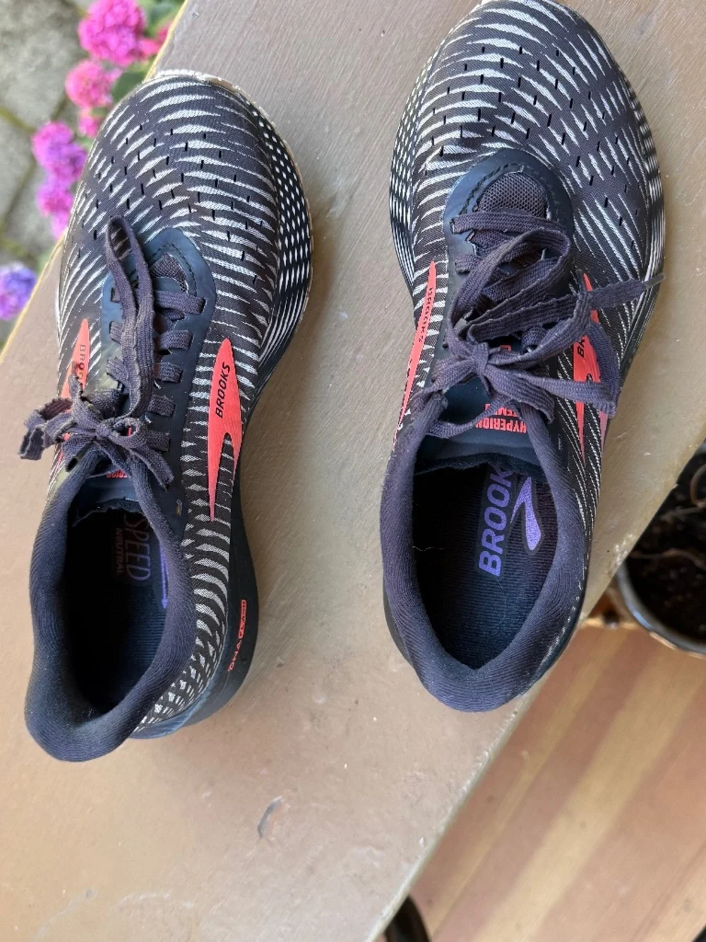 Brooks Hyperion Tempo Womens Running Shoes Black Pink DNA Flash Womens 7